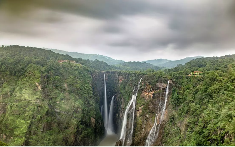 Jog waterfall is the best in the waterfalls in India