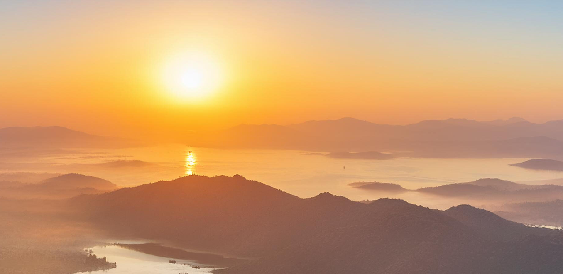 Guru-Shikhar-peak-in-Mount-Abu-with-panoramic-views-of-the-hills