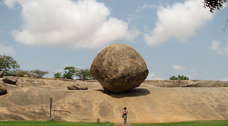 7 Stunning Wonders of Mahabalipuram You Must See Before You Die! 4 Krishna's Butterball By McKay Savage from Chennai, India - India - Temples & Towers - 018 - Mamallapuram - Krishna's Butterball, CC BY 2.0, https://commons.wikimedia.org/w/index.php?curid=2895173